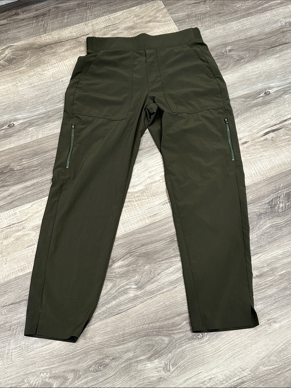 Athleta Green Cargo Utility Pants 4 EUC